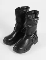 Botas de caña media color marrón, confeccionadas en cuero sintético, con suela de caucho y diseño decorado con múltiples hebillas metálicas ajustables.