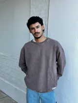 Buzo oversize marrón de algodón.