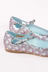 Ballerinas plateadas con glitter fino y mini punta de charol color rosa.