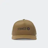Gorro color tostado con logo de la marca Stance bordado en negro en el frente. Modelo snapback con visera curva.