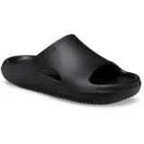 Sandalias tipo slide de una sola pieza, color verde oliva, con diseño ergonómico y contemporáneo. Presentan una abertura lateral en la parte superior y una suela gruesa con textura acanalada.