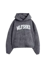Hoodie de corte oversize con efecto de lavado desgastado en color gris oscuro. Presenta capucha amplia, bolsillo tipo canguro frontal y estampado tipográfico en blanco en el pecho.