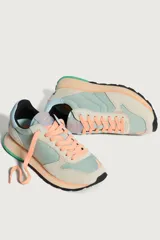 Zapatillas Hoff modelo Apollonia, color verde agua con detalles en celeste, beige y verde.