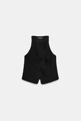 Top halter negro confeccionado en mezcla de lino, con cierre frontal mediante lazadas y forro interior a tono.