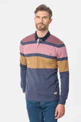 Remera polo de manga larga a rayas horizontales en colores rosa, marrón y azul, con cuello clásico azul marino y tapeta con botones.