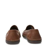 Mocasines de cuero color negro para hombre, con diseño easy wear, costuras artesanales visibles y detalles de elásticos laterales para un calce cómodo.