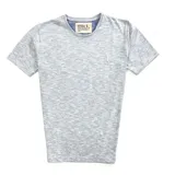 Remera de manga corta gris claro melange, cuello redondo y logo bordado en el pecho. Corte clásico.