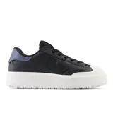 Championes New Balance CT302 para dama, color negro con detalles en blanco y azul.
