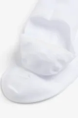 Pack de cinco pares de soquetes deportivos invisibles blancos, de tejido funcional DryMove™ con secciones de ventilación en malla sobre el empeine y reborde de silicona en el talón.