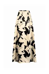 Falda midi acampanada con estampado abstracto en blanco y negro.