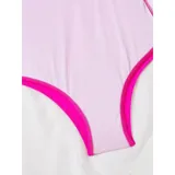Malla enteriza color negro con diseño cruzado en el frente, detalle de volados en los hombros y abertura central. Presenta laterales fruncidos con efecto control de abdomen y copas desmontables.