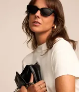 Blusa de punto texturizado color celeste, de manga corta y cuello alto, marca Cortelle.