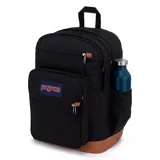 Mochila Jansport modelo Cool Student de color negro con base y detalles de cuero sintético marrón. Cuenta con dos compartimentos principales, bolsillos frontales con cierre, bolsillo lateral para botella y funda interna para laptop.