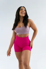 Short deportivo de tiro alto color fucsia.