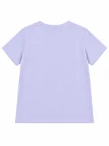 Remera color lila con estampa tipográfica marrón en el frente y mangas cortas.