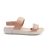 Sandalias bajas color rosa con tiras anchas y ajuste con velcro en el tobillo. Suela blanca con tecnología confort.
