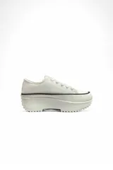 Championes deportivos Dont Quit color blanco, con suela plataforma chunky texturizada, cordones al tono y detalle de ribete negro en la puntera.
