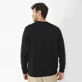 Buzo negro de cuello redondo con el logo de Caterpillar estampado en el pecho en color gris oscuro. Presenta un pequeño triángulo amarillo bordado en la manga izquierda y cuello y bajo de punto elástico.