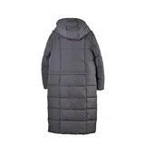 Campera larga tipo puffer color negro, con diseño acolchado, cierre frontal completo, cuello alto y capucha desmontable.