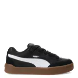 Championes Puma modelo Park Life Style SK8, de corte bajo en color negro con detalles en blanco y suela de goma color caramelo. Presentan un diseño urbano inspirado en el skate con cordones gruesos y refuerzos en la puntera.