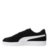 Championes urbanos Puma modelo Smash 3.0, color negro con la icónica franja lateral en blanco. Confeccionados en gamuza, cuentan con cierre de cordones y suela de goma blanca.