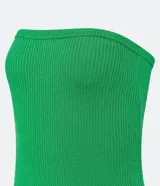Vestido midi de punto acanalado color verde, sin mangas y con escote recto.