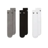 Pack de tres pares de medias Nike de caña media, confeccionadas en tejido técnico transpirable. Incluye un par negro, uno gris y uno blanco, cada uno con el logo de la marca bordado en el lateral.