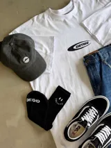 Par de medias largas negras con diseño de carita feliz y texto "BERKAMO" en blanco en la parte superior.