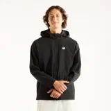 Campera deportiva New Balance negra con capucha, cierre frontal completo y logo blanco en el pecho.