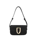 Cartera bandolera Las Oreiro modelo Love, color negro con solapa y detalle de herraje metálico dorado en la parte frontal. Cuenta con asa ajustable para llevar al hombro o cruzada.