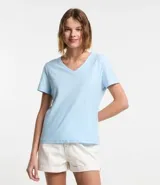 Blusa de algodón Blue Steel, de corte clásico con cuello en V y mangas cortas, confeccionada en tejido flamé de media malla.