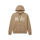 Campera Nike Club BB FZ con capucha y cierre frontal completo, color marrón tostado, bolsillos tipo canguro y gran logotipo Nike estampado en el pecho en tonos claros.