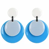 Aros colgantes de resina formados por discos circulares concéntricos en tonos blanco, celeste y azul, unidos por pequeños eslabones negros.