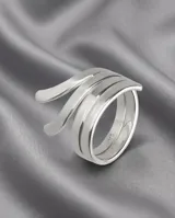 Anillo de plata 925 con diseño ancho y acabado satinado, que presenta múltiples bandas superpuestas de ancho variable.