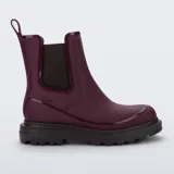 Botas tipo chelsea de la marca Melissa, confeccionadas en material sintético con acabado mate. Presentan paneles elásticos laterales, suela de goma con relieve y tirador en la parte posterior.