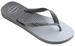 Sandalias tipo ojotas Havaianas con diseño estampado de hojas en tonos negro y gris. Presentan tiras negras con relieve de la marca.