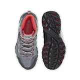 Championes de trekking Columbia modelo Crestwood Mid Waterproof, de caña media, color gris con detalles en rojo. Confeccionados en gamuza y malla, cuentan con suela de goma con relieve para mayor tracción y cordones reforzados.