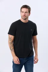 Remera lisa de manga corta y cuello redondo, color gris oscuro, de calce cómodo con pequeño logo bordado en el pecho.