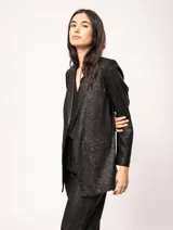 Blazer oversized color beige de corte recto, confeccionado en tela con lino.