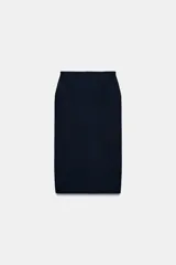 Falda midi de punto con tiro alto y cintura elástica, de corte ajustado y diseño minimalista.