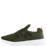 Championes Topper Mamba color verde oliva con detalles en naranja y suela blanca. Zapatilla de running de caña baja, capellada de mesh y cordones elásticos.