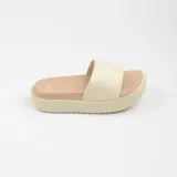 Sandalias O'Neill modelo Ace, tipo chancla de plataforma con tira ancha en color beige claro y suela anatómica.