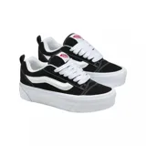 Championes Vans modelo Knu Stack, con diseño de plataforma alta, capellada de gamuza y lona negra, lengüeta acolchada y la icónica banda lateral Sidestripe en relieve.