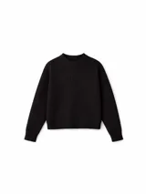 Sweater de tejido acanalado en color negro, con cuello redondo y logo bordado en el pecho.