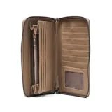 Billetera grande tipo fichero marca XL, color taupe, confeccionada en material símil cuero con textura granulada. Presenta cierre perimetral, logo metálico frontal y correa de mano extraíble.