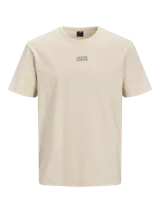 Camiseta de manga corta color beige, con cuello redondo y logo de la marca estampado en el pecho.