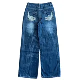 Pantalón de jean azul con estampado de un dragón blanco en la pierna derecha, corte recto y tiro bajo.