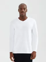 Camiseta unisex de manga larga color beige, con escote en V.