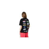 Remera negra de corte oversized con múltiples estampados gráficos coloridos en la espalda y mangas cortas.