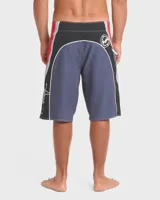 Short de baño Billabong Fluid 2k Pro de diseño tricolor en gris, rojo y negro con paneles laterales contrastantes y estampa de la marca.
